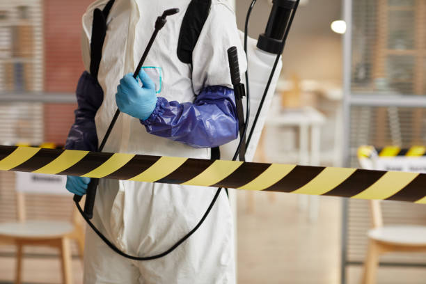Professional Biohazard technician working in Oak Park, MI